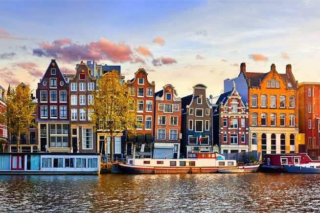 Grachten und alte Häuser in Amsterdam
