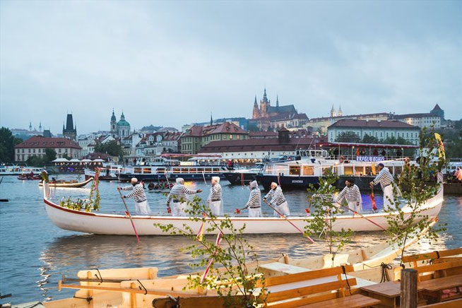 Traditionelle Schiffe in Prag