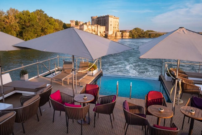 Pool und Sonnendeck AMADEUS Provence