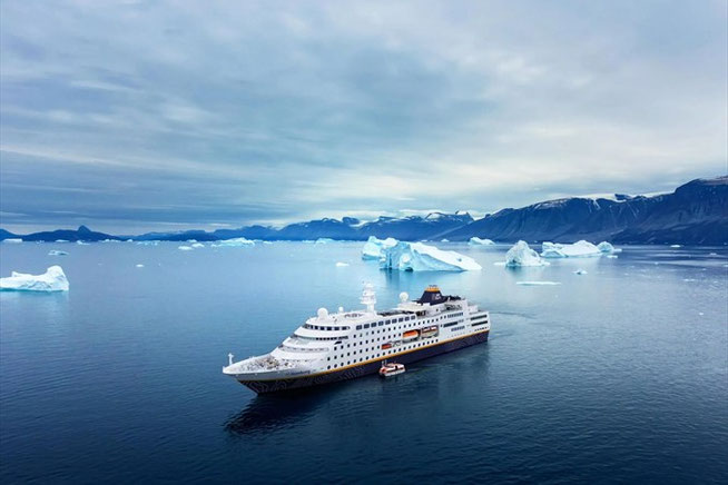 Expeditionsschiff MS Hamburg in Grönland