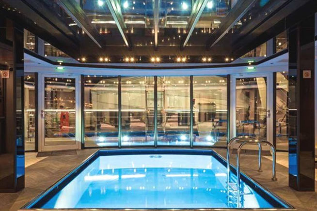 Pool auf dem Luxusschiff Riverside Ravel 2026