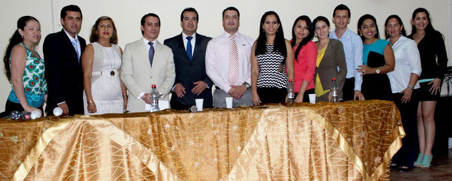 Directivos, docentes y estudiantes de la Uleam, junto al legislador Ricardo Zambrano, en la clausura de un curso sobre uso de las TIC. Chone, Ecuador.