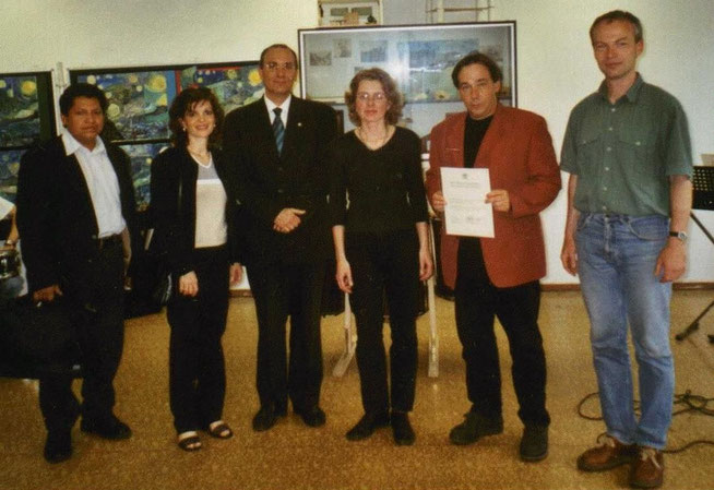 Vincent-van-Gogh-Schule - Der Vertrag ist unterschrieben.