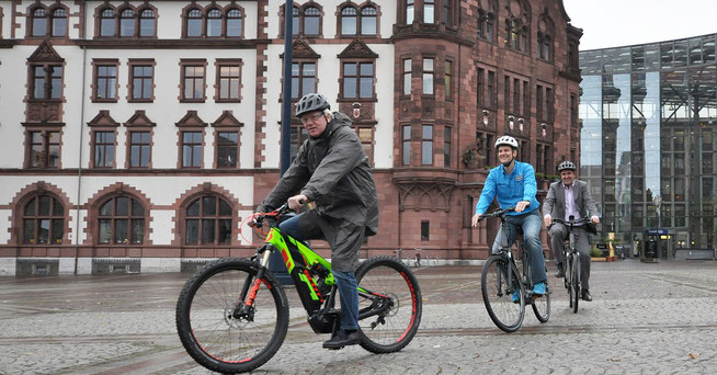 OB Ullrich Sierau (v.) freut sich aufs Dortmunder E-Bike-Festival © Stefanie Kleemann