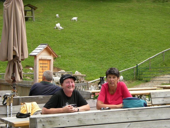 Diese Pause haben wir uns verdient. Und auf dem Weg zurück zum Auto, da wurden wir dann nass wie die Katzen