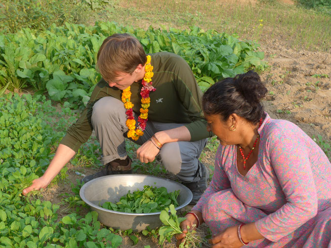 Essensvorbereitungen bei den Tharu in Chitwan