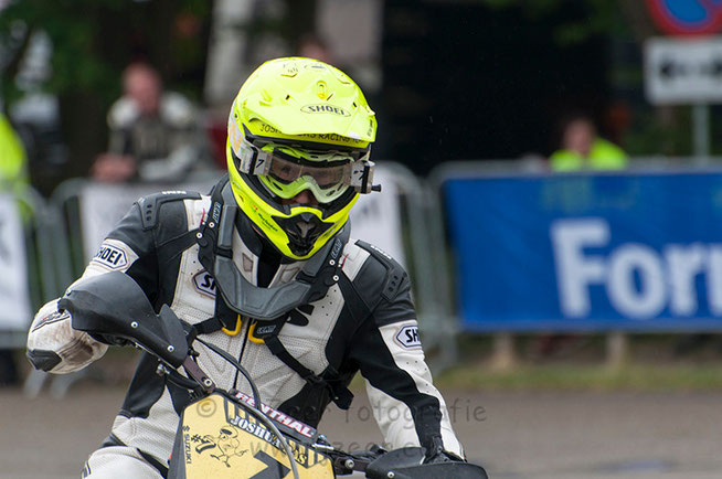 Dit weekend vonden weer de Rockanje Classics plaats in Rockanje. Met als afsluiter op zondag het ONK Supermoto. Helaas viel het weer niet mee, maar zie een uitgebreide reportage bij Nieuws -> Sport.