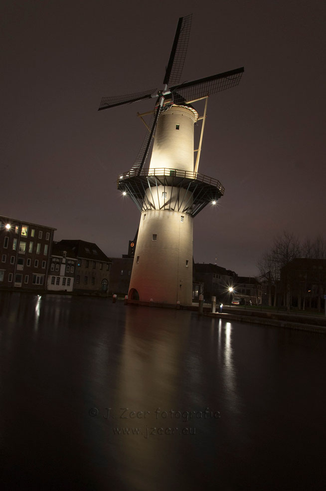 De Schiedamse molen De Kameel is de eerste van de vijf Schiedamse molens langs de Noordvestgracht.