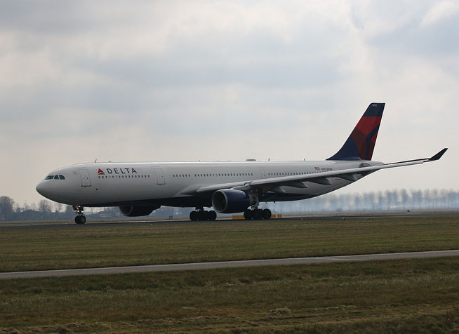 A 330-323  " N802NW "  Delta Air Lines -1