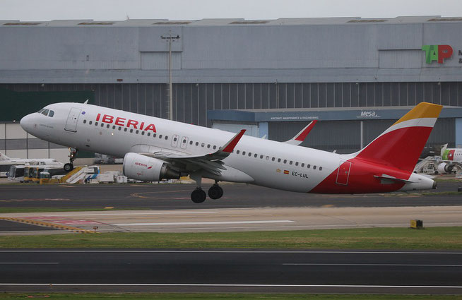 A 320-216  " EC-LUL  " Iberia -3