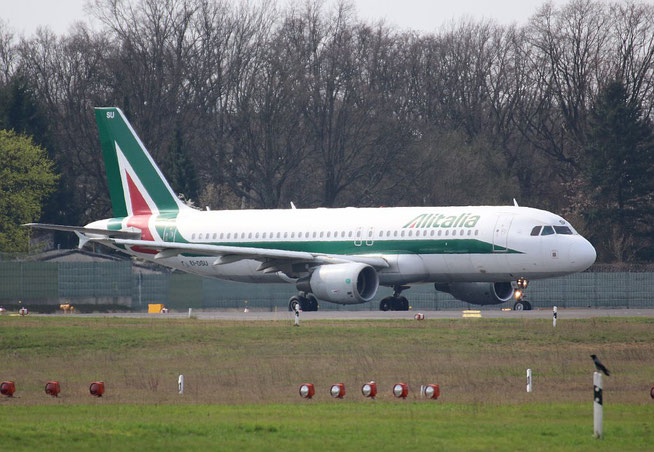 A 320-216  " EI-DSU " Alitalia -1