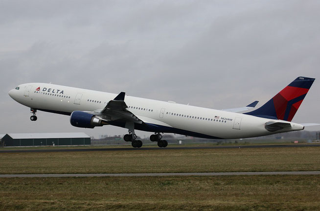 A330 N826NW-1