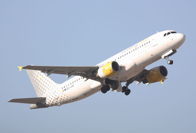 A 320-214  " EC-LAB "  Vueling Airlines -1