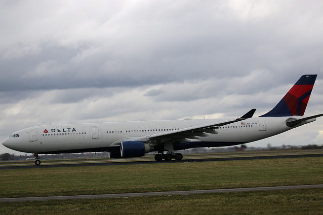A 330-323  " N811NW "  Delta Air Lines -1