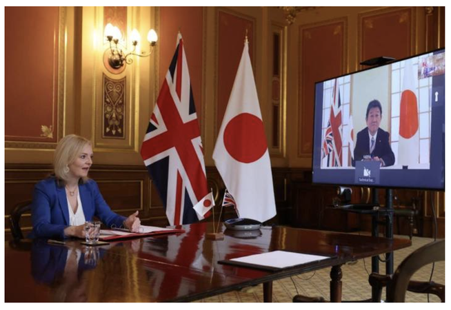UK international trade secretary Liz Truss and Japan foreign minister Toshimitsu-Motegi agreeing the Japan-UK trade agreement.