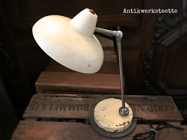 Desk lamp