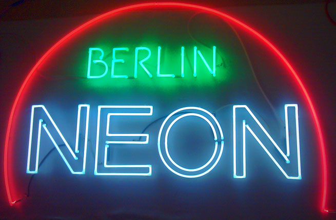 Neonjoecks Berlin// Neon Schrift Neonröhren