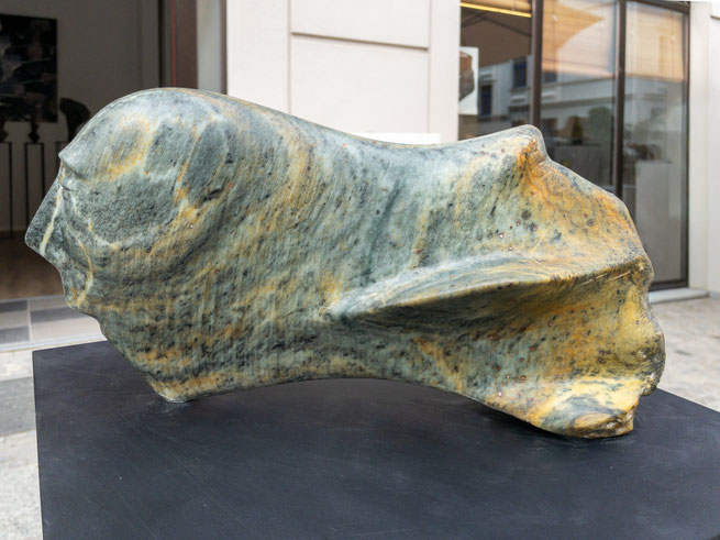Heidrun Feistner: Elbegott / Stein / Länge 36 cm / 2025 / Foto Olaf Mokansky
