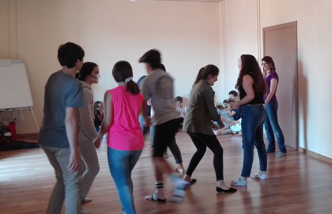 Sessió de Biodansa amb adolescents al Col·legi Sant Ignasi - Jesuïtes Sarrià de Barcelona