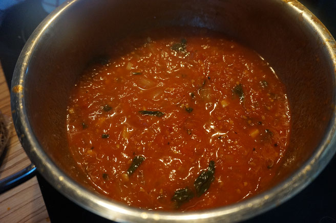 Spaghetti mit Basilikum Tomatensoße