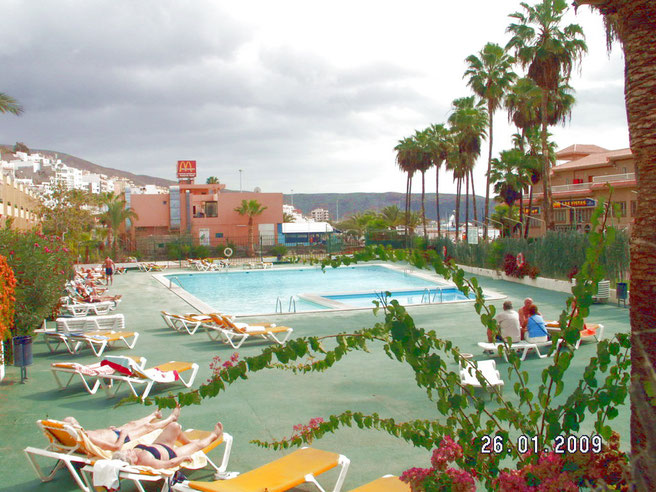 Gemeinschaftspool der Ferienanlage Los Torres in Los Christianos auf teneriffa