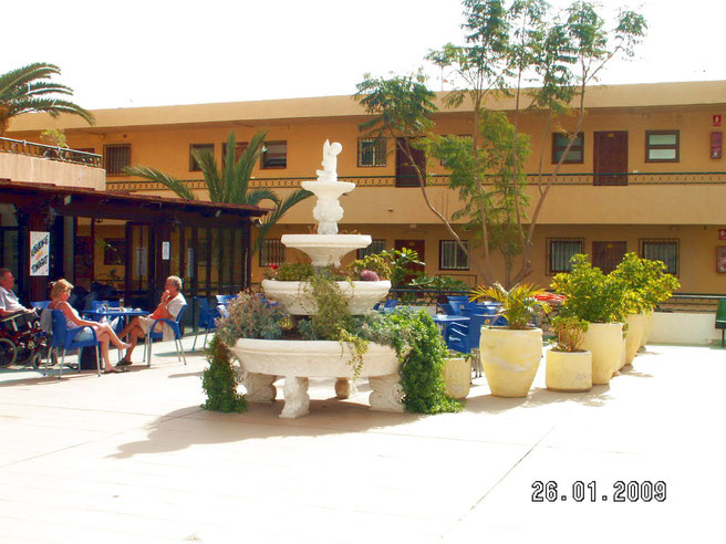 Terrasse und  Caffeteria am Pool  in der Ferienanlage Los Torres in Los Christianos