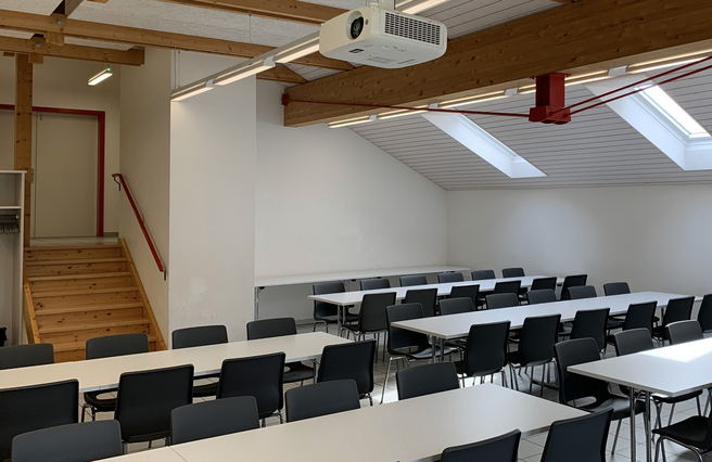 Kein Treppenlift ins Obergeschoss zu WCs und Chemineeraum (Bild: bubikon.ch)
