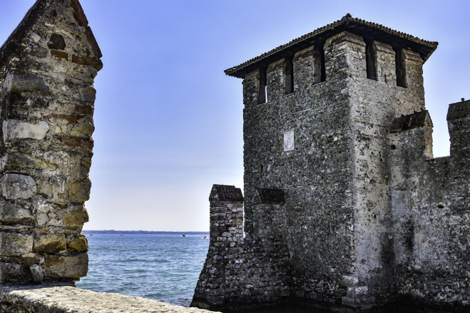 La Rocca scaligera sul lago
