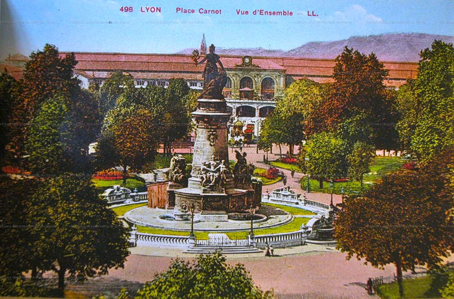 Statue de la République place Carnot avant 1975 (source : Archives Métropolitaines et Départementales du Rhône)