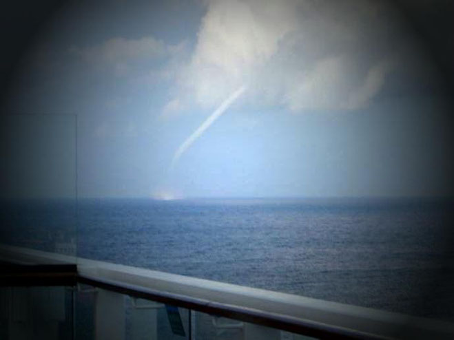 ...............................15.10.2009 ...am nächsten Tag auf See, ...ein kleiner Tornado...
