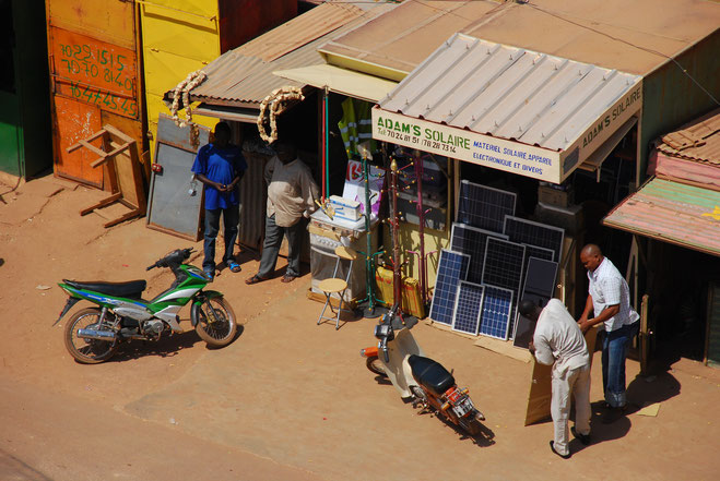©Wegmann_Wikimedia_CC_Ouagadougou_shop.JPG