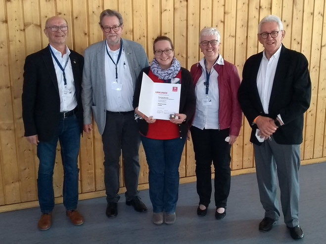 Ehrung mit Vorstand : von links: Jürgen Krumpholz, Werner Jahnke, Franziska Brunsiek, Martina Hohmann-Michels und Helmut Reith (HTV-Vizepräsident)