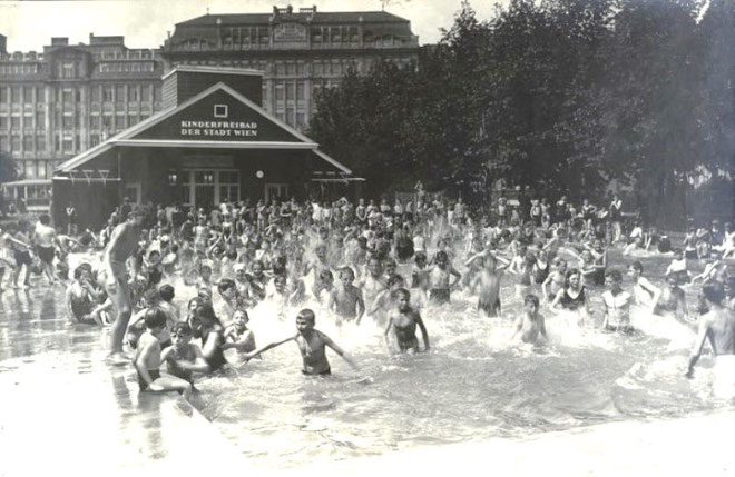 Kommunalt "Kinderfreibad" i Wien (ca. 1926) © Wien Museum