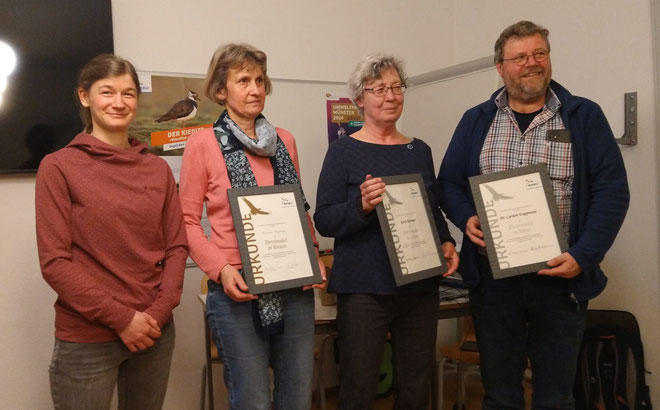 Anuschka Tecker ehrte verdiente Aktive (von links): Anuschka Tecker, Susanne Röpling, Karin Rietman, Dr. Carsten TrappmannAnuschka Tecker ehrte verdiente Aktive (von links): Anuschka Tecker, Susanne Röpling, Karin Rietman, Dr. Carsten Trappmann