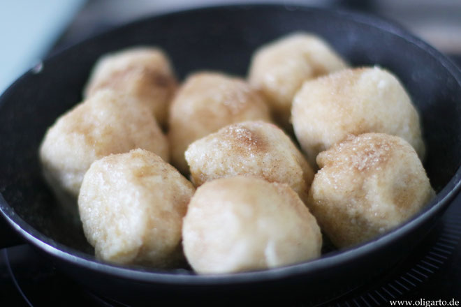 Erdbeerknödel aus Quarkteig Oligarto Rezepte