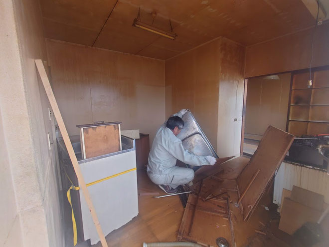愛知県犬山市の賃貸アパートの激安リフォーム中！
