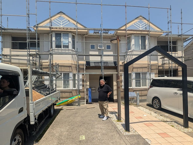 イクメンリフォームによる愛知県一宮市のアパートの外壁塗装工事が始まりました！