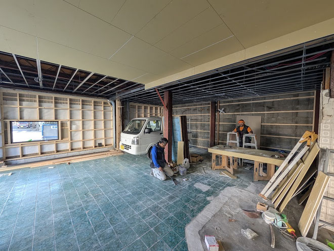 絶対どこよりも安いイクメンリフォームによる岐阜県岐阜市の３階建て住宅の激安リノベーション工事工事中