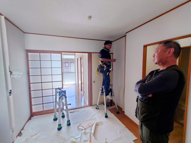 イクメンリフォームによる岐阜県羽島市の賃貸アパートの激安クロスの張替え