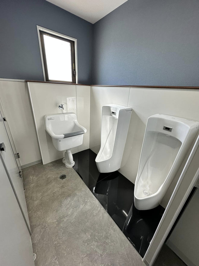 イクメンリフォームによる愛知県名古屋市の会社の男性用トイレの激安リフォーム