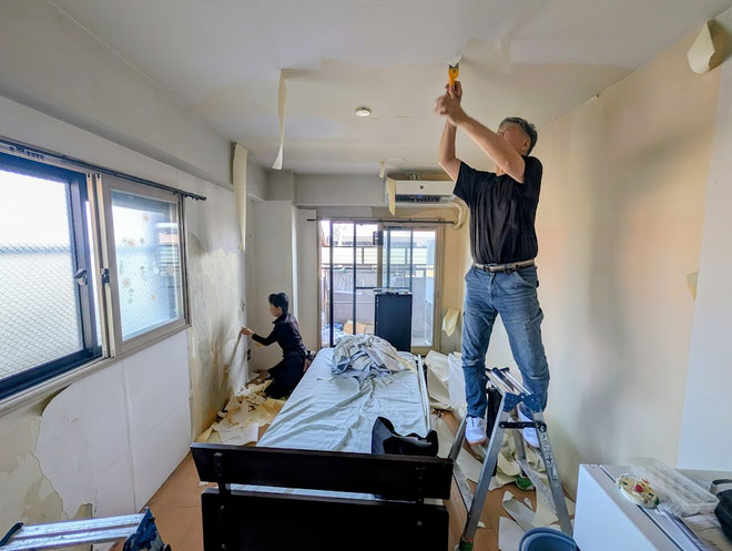 愛知県名古屋市昭和区にて分譲マンションの激安クロス張替えをしています