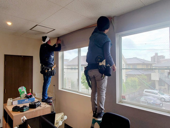 イクメンリフォームによる愛知県名古屋市の事務所の激安クロスの張替え中！