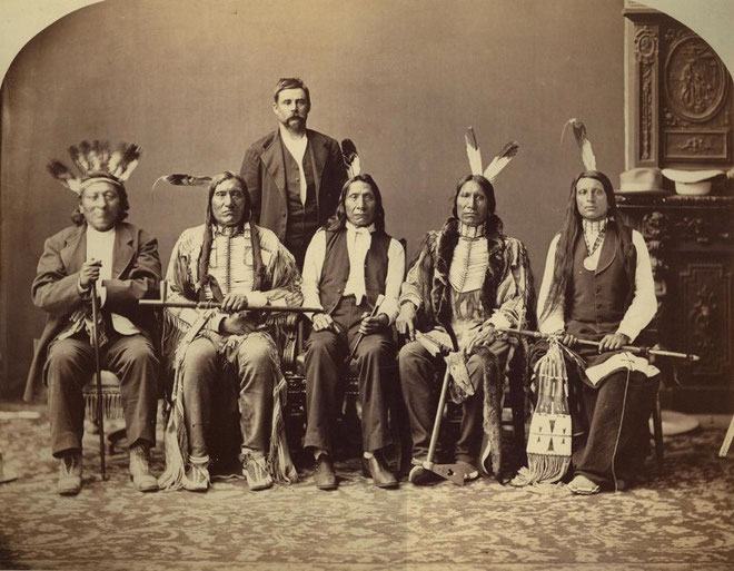 Delegazione Sioux Lakota - Anno 1880 - Nuvola Rossa al centro