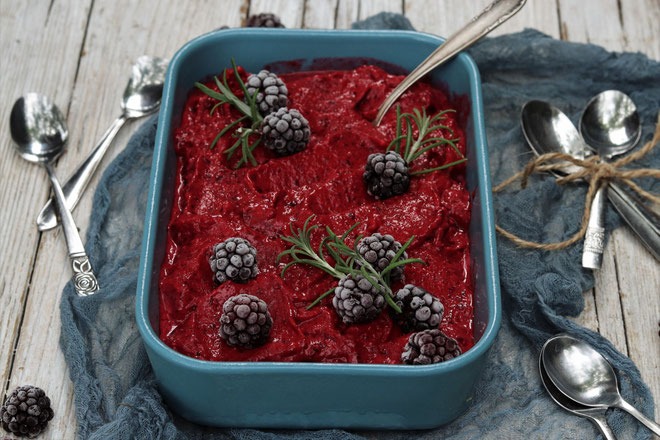 Frozen Joghurt mit Brombeeren
