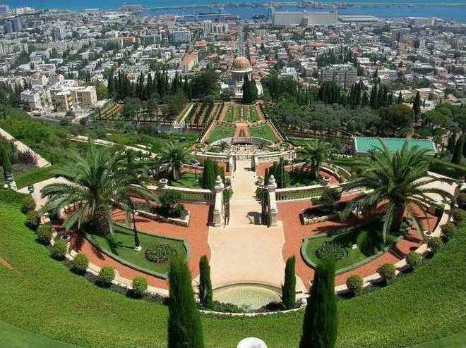 ...Foto Quelle : Wikipedia.....................die Hängenden Gärten der Baha