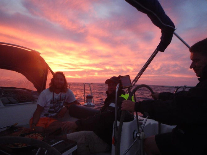 Sonnenuntergang auf dem Mittelmeer