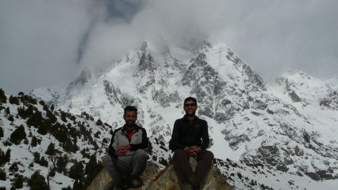 Au pied de l'imposante face sud du Nanga Parbat