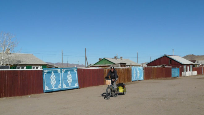 Maisons en bois de Tes, petit village mongol du nord