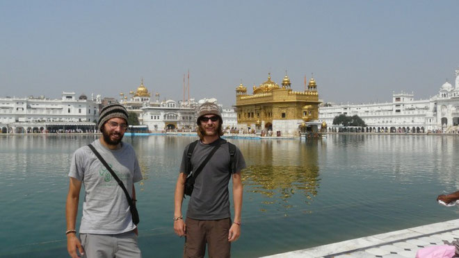 Autour du Golden Temple, il faut avoir la tete couverte, sympa le bonnet par 30C (He oui il fait chaud ici!)