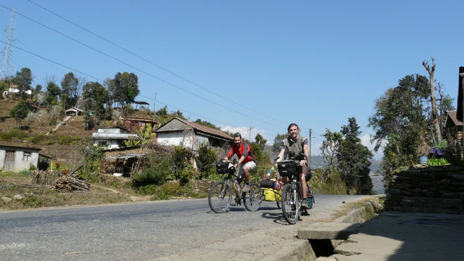 Nous disons au revoir aux hauts sommets de l'Himalaya que nous ne retrouverons qu'au Pakistan